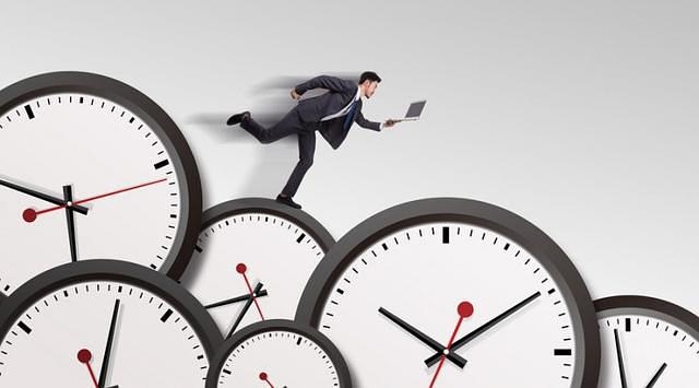 特朗普全面发力!解雇统计局局长并要求鲍威尔辞职